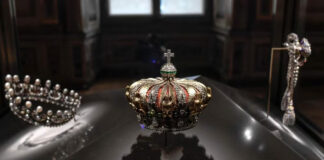 Localizan dañada la corona de la emperatriz Eugenia, robada al museo de Louvre Localizan dañada la corona de la emperatriz Eugenia, robada al museo de Louvre