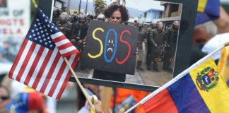 Corte Suprema permite a Trump retirar protección a 300 mil migrantes venezolanos Corte Suprema permite a Trump retirar protección a 300 mil migrantes venezolanos