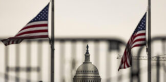 Comienza despido de empleados federales; Casa Blanca busca presionar a demócratas Comienza despido de empleados federales; Casa Blanca busca presionar a demócratas