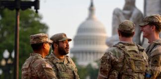 500 soldados de la Guardia Nacional aguardan la orden para desplegarse en Chicago 500 soldados de la Guardia Nacional aguardan la orden para desplegarse en Chicago