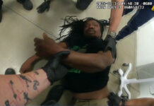 Un trabajador postal murió tras sufrir un derrame cerebral y fuera arrestado por “sobredosis” Un trabajador postal murió tras sufrir un derrame cerebral y fuera arrestado por "sobredosis"