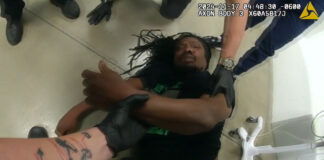 Un trabajador postal murió tras sufrir un derrame cerebral y fuera arrestado por “sobredosis” Un trabajador postal murió tras sufrir un derrame cerebral y fuera arrestado por "sobredosis"