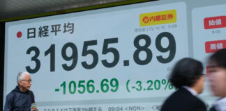 El Índice Nikkei supera la barrera de los 50 mil puntos por la visita de Trump a Japón El Índice Nikkei supera la barrera de los 50 mil puntos por la visita de Trump a Japón