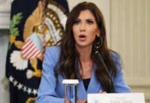 Cárteles mexicanos ofrecen hasta 50 mil dólares por matar a agentes del ICE, dice Kristi Noem Cárteles mexicanos ofrecen hasta 50 mil dólares por matar a agentes del ICE, dice Kristi Noem