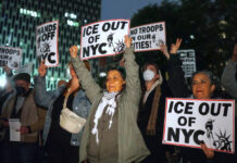 “Fuera de aquí”: Neoyorquinos protestan contra redadas migratorias de ICE "Fuera de aquí": Neoyorquinos protestan contra redadas migratorias de ICE