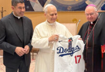 El Papa León XIV recibió una franela de Ohtani ¿Piden milagro los Dodgers? El Papa León XIV recibió una franela de Ohtani ¿Piden milagro los Dodgers?