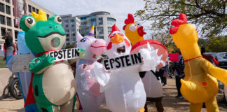 ¿Por qué algunos asistentes se disfrazan de ranas y de dinosaurios en la marcha “No Kings”? ¿Por qué algunos asistentes usan disfraces de rana y de dinosaurios en la marcha "No Kings"?