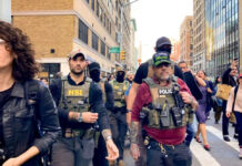 Redada migratoria en Nueva York se sale de control y neoyorquinos enfrentan a agentes del ICE Redada migratoria en Nueva York se sale de control y neoyorquinos enfrentan a agentes del ICE