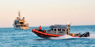 Interceptan embarcación con 28 menores de edad en altamar; los trasladan a Topolobampo, Sinaloa Interceptan embarcación con 28 menores de edad en altamar; los trasladan a Topolobampo, Sinaloa