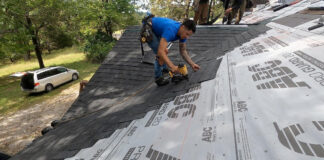 Agentes del ICE detienen a todo un equipo de roofing en St. Paul, dicen defensores Agentes del ICE detienen a todo un equipo de roofing en St. Paul, dicen defensores