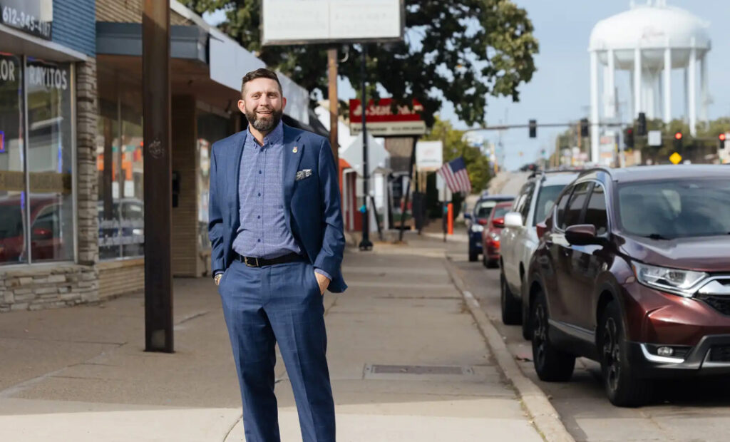 Simon Joel Trautmann Cordova, abogado y ex miembro del concejo municipal de Richfield, dice que los propietarios de negocios inmigrantes son parte integral de la comunidad. Carly Danek para MPR News