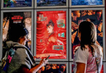 Taylor Swift golpea a The Rock en la taquilla con “The Official Release Party of a Show Girl” Taylor Swift golpea a The Rock en la taquilla con "The Official Release Party of a Show Girl"