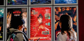 Taylor Swift golpea a The Rock en la taquilla con “The Official Release Party of a Show Girl” Taylor Swift golpea a The Rock en la taquilla con "The Official Release Party of a Show Girl"