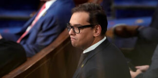 Trump libera al exrepresentante republicano George Santos, preso por fraude federal Trump libera al exrepresentante republicano George Santos, preso por fraude federal