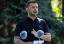 Zelensky denuncia bombardeo ruso en jardín de niños: “Una burla para quienes buscan la paz” Zelensky denuncia bombardeo ruso en jardín de niños: "Una burla para quienes buscan la paz"