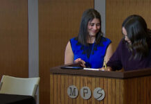 Maestros de Minneapolis y el distrito escolar discuten los detalles del acuerdo tentativo Maestros de Minneapolis y el distrito escolar discuten los detalles del acuerdo tentativo