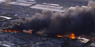 Avión de UPS se estrella cerca de Louisville; reportan 3 muertos y 11 heridos Avión de UPS se estrella cerca de Louisville; reportan 3 muertos y 11 heridos