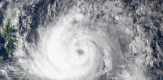 Supertifón Fung-wong toca tierra en la isla de Luzón, Filipinas; hay un millón de desplazados Supertifón Fung-wong toca tierra en la isla de Luzón, Filipinas; hay un millón de desplazados