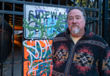 La frustración aumenta a lo largo de la cercada avenida Franklin en Minneapolis La frustración aumenta a lo largo de la cercada avenida Franklin en Minneapolis. Fotografía: Dymanh Chhoun | Sahan Journal