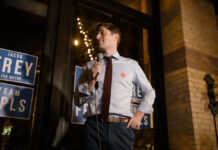 Jacob Frey gana un tercer mandato como alcalde de Minneapolis; derrota a Omar Fateh Jacob Frey gana un tercer mandato como alcalde de Minneapolis. Fotografía: Joanna Schaus para Sahan Journal