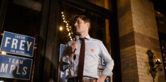 Jacob Frey gana un tercer mandato como alcalde de Minneapolis; derrota a Omar Fateh Jacob Frey gana un tercer mandato como alcalde de Minneapolis. Fotografía: Joanna Schaus para Sahan Journal