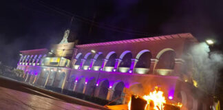 Manifestantes incendian Palacio de Gobierno de Apatzingán; protestan por asesinatos Manifestantes incendian Palacio de Gobierno de Apatzingán; protestan por asesinatos