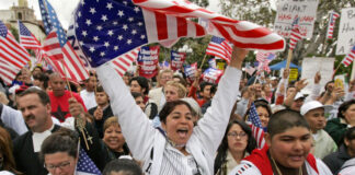 64% de los latinos en EEUU desaprueba gestión de Trump, revela encuesta 64% de los latinos en EEUU desaprueba gestión de Trump, revela encuesta