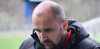 Mladen Zizovic, entrenador bosnio en Serbia sufre infarto en pleno partido y fallece Mladen Zizovic, entrenador bosnio en Serbia sufre infarto en pleno partido y fallece