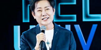 Nawat Itsaragrisil exhibe presunta ilegalidad cometida por la organización Miss Universe Nawat Itsaragrisil exhibe presunta ilegalidad cometida por la organización Miss Universe