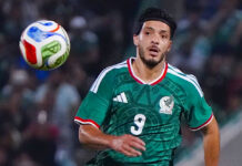 Raúl Jiménez explota contra la afición en Torreón: Por eso nos llevan a jugar a Estados Unidos Raúl Jiménez explota contra la afición en Torreón: Por eso nos llevan a jugar a Estados Unidos