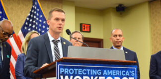 A votación proyecto de ley que restablece derechos sindicales de trabajadores federales A votación proyecto de ley que restablece derechos sindicales de trabajadores federales. Foto: Rep. Jared Golden