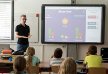 La escasez de docentes en Michigan va más allá de la dotación de personal La escasez de docentes en Michigan va más allá de la dotación de personal