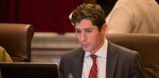 Frey prohíbe controles de ICE en algunos espacios propiedad de la ciudad de Minneapolis Frey prohíbe controles de ICE en algunos espacios propiedad de la ciudad de Minneapolis