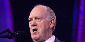 Tom Homan, “zar de la frontera”, pide a inmigrantes en EEUU que se “vayan a casa” Tom Homan, "zar de la frontera", pide a inmigrantes en EEUU que se "vayan a casa"