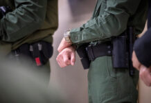 ICE arresta a 12 hombres en Minneapolis durante una operación policial específica ICE arresta a 12 hombres en Minneapolis durante una operación policial específica