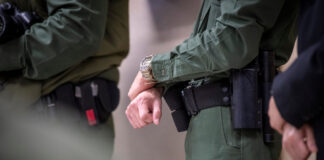 ICE arresta a 12 hombres en Minneapolis durante una operación policial específica ICE arresta a 12 hombres en Minneapolis durante una operación policial específica