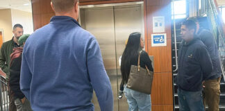 Pritzker firma proyecto de ley que protege a inmigrantes en los juzgados de Illinois Pritzker firma proyecto de ley que protege a inmigrantes en los juzgados de Illinois