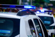 Migrante cubano embiste a dos agentes de ICE; oficial dispara durante su detención Migrante cubano embiste a dos agentes de ICE; oficial dispara durante su detención