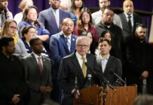 Walz dice que se esperan más agentes federales en Minnesota durante las vacaciones Walz dice que se esperan más agentes federales en Minnesota durante las vacaciones