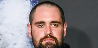 Nick Reiner comparece en tribunal de L.A. acusado de asesinar a sus padres, Rob y Michele Nick Reiner comparece en tribunal de L.A. acusado de asesinar a sus padres, Rob y Michele