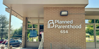 Tribunal bloquea plan de Trump de parar fondos para Planned Parenthood Tribunal bloquea plan de la administración Trump de bloquear fondos para Planned Parenthood