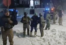 Arrestan a una ciudadana que observaba a ICE detener a sus vecinos en Minneapolis Arrestan a una ciudadana que observaba a ICE detener a sus vecinos en Minneapolis