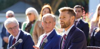 Texas planea abrir capítulos de Turning Point USA en cada escuela secundaria Texas planea abrir capítulos de Turning Point USA en cada escuela secundaria