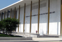 El ahora llamado Trump-Kennedy Center provoca que artistas cancelen presentaciones El ahora llamado Trump-Kennedy Center provoca que artistas cancelen presentaciones