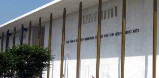 El ahora llamado Trump-Kennedy Center provoca que artistas cancelen presentaciones El ahora llamado Trump-Kennedy Center provoca que artistas cancelen presentaciones