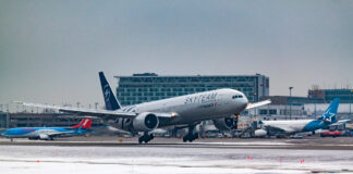 Cancelan más de mil vuelos en EEUU por fuertes nevadas en partes del Medio Oeste Cancelan más de mil vuelos en EEUU por fuertes nevadas en partes del Medio Oeste