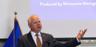 El gobernador Walz califica de sensacionalista la estimación de fraude a Medicaid El gobernador Walz califica de sensacionalista la estimación de fraude a Medicaid