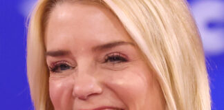 Pam Bondi solicita acceso a registros de votantes y derogar “políticas santuario” de MN Pam Bondi solicita acceso a registros de votantes y derogar "políticas santuario" de MN