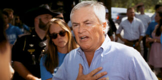 Trump elogia a Comer de Kentucky tras sugerir que ICE debería ser retirado de Minnesota Trump elogia a Comer de Kentucky tras sugerir que ICE debería ser retirado de Minnesota