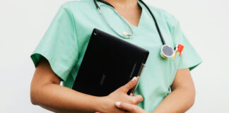 Junta emite advertencia a enfermera sospechosa de estar ebria en el trabajo, en Iowa Junta emite advertencia a enfermera sospechosa de estar ebria en el trabajo, en Iowa